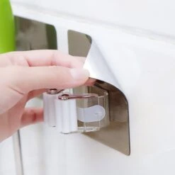 Bezem Houder - Zelfklevend - Zilverkleurig -Tuingereedschap Winkel 1200x1200 230