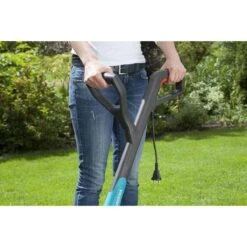 GARDENA - SmallCut Trimmer 300/23 - Grastrimmer (gemotoriseerd) - 300W - Maaibreedte 23 Cm 12 GARDENA - SmallCut Trimmer 300/23 - Grastrimmer (gemotoriseerd) - 300W - Maaibreedte 23 Cm -Tuingereedschap Winkel 1200x1200 348