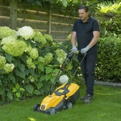 Powerplus POWXG6212T Elektrische Grasmaaier - Grasmachine Voor Kleine En Middelgrote Tuin - 1300W - Maaibreedte 320mm - Verstelbare Maaihoogte - 30L Opvangbak - Incl. Grastrimmer 250W -Tuingereedschap Winkel 1200x1200 413