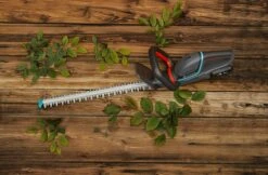 GARDENA - ComfortCut 50/18V-P4A Ready-To-Use Set - Heggenschaar -Tuingereedschap Winkel 1200x789 2