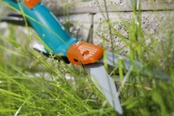 GARDENA Comfort Grasschaar - 360° Draaibaar - Antikleef Coating - Golfsnede -Tuingereedschap Winkel 1200x799 134
