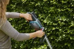 GARDENA - ComfortCut 50/18V-P4A Ready-To-Use Set - Heggenschaar -Tuingereedschap Winkel 1200x799 137