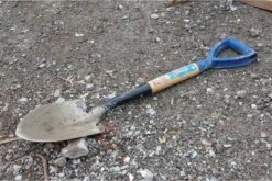 Silverline Mini Spade Met Ronde Kop En Houten Schacht - 70 Cm -Tuingereedschap Winkel 1200x803