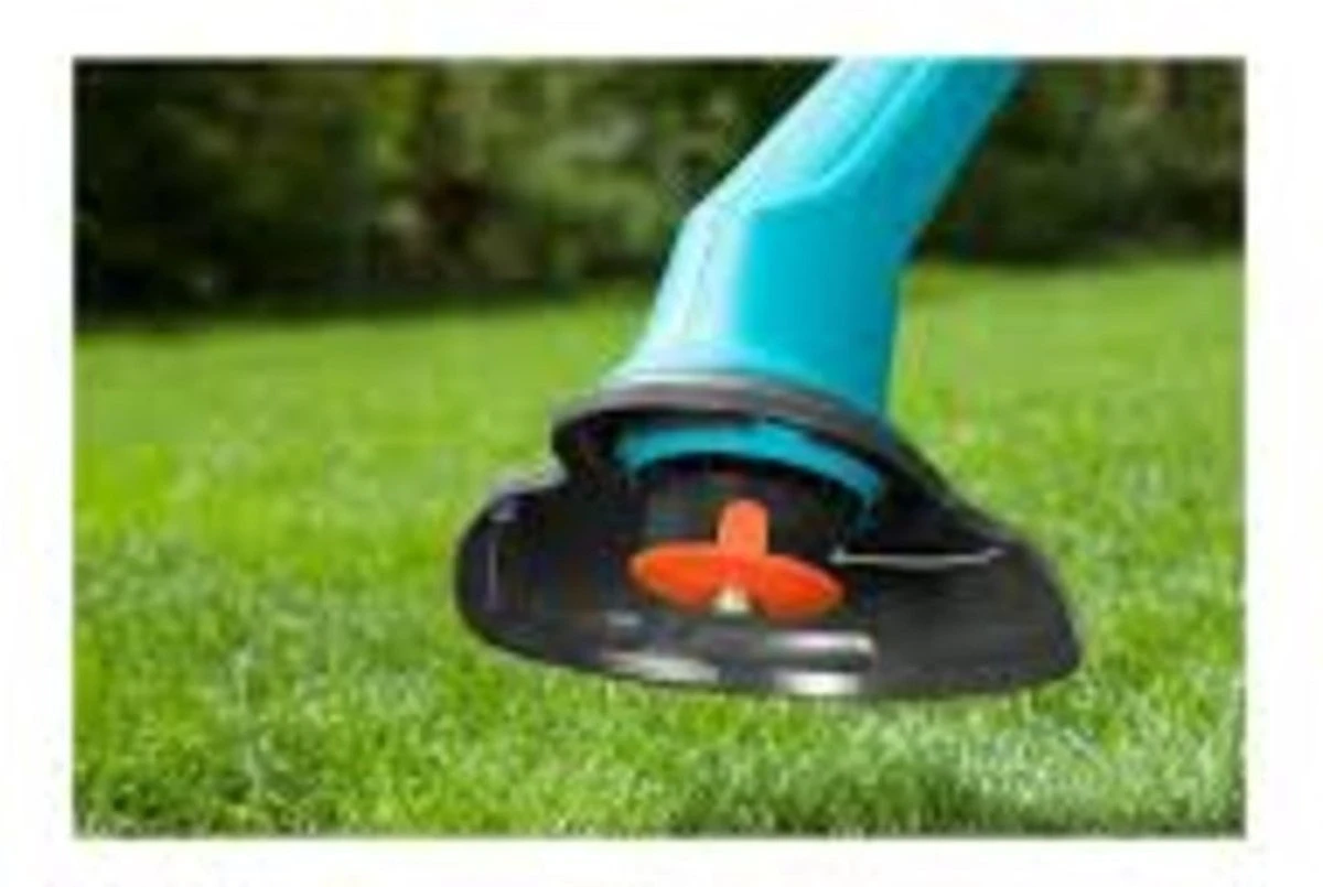 GARDENA - SmallCut Trimmer 300/23 - Grastrimmer (gemotoriseerd) - 300W - Maaibreedte 23 Cm 7 GARDENA - SmallCut Trimmer 300/23 - Grastrimmer (gemotoriseerd) - 300W - Maaibreedte 23 Cm - Afbeelding 7