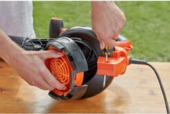 Black & Decker BLACK+DECKER BEBLV300SB-QS Bladblazer - 404 Km/u - 3000W - Zuig-/blaasfunctie - Gesnoerd -Tuingereedschap Winkel 1200x808 3