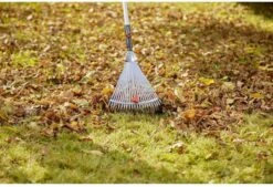 GARDENA Combisysteem Bladhark Hark - Werkbreedte Verstelbaar 30/50 Cm - Aanbevolen Steellengte 130 Cm -Tuingereedschap Winkel 1200x823