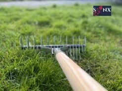 Synx Tools Verticuteerhark Verzinkt - Gazonbeluchters - Verticuteer / Harken - Bodembewerkers - Tuinartikelen / Tuingereedschap - Inclusief Steel 160cm 11 Synx Tools Verticuteerhark Verzinkt - Gazonbeluchters - Verticuteer / Harken - Bodembewerkers - Tuinartikelen / Tuingereedschap - Inclusief Steel 160cm -Tuingereedschap Winkel 1200x899 15