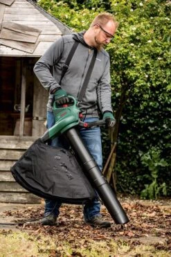 Bosch UniversalGardenTidy 2300 Bladblazer - Op Snoer - 2300 W -Tuingereedschap Winkel 800x1200 65